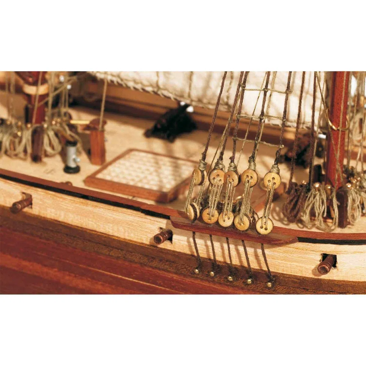 Occre 12500 Albatros, Goélette by, black